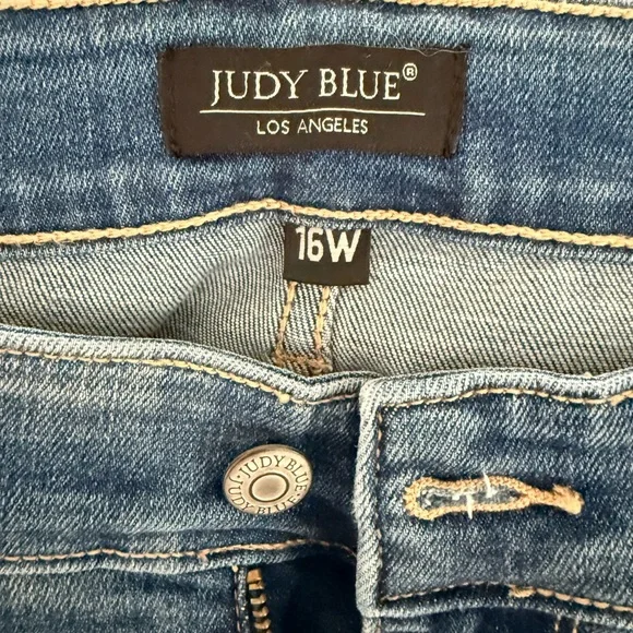 Judy Blue Flare Jeans in Classic Blue - Picture 2 of 3